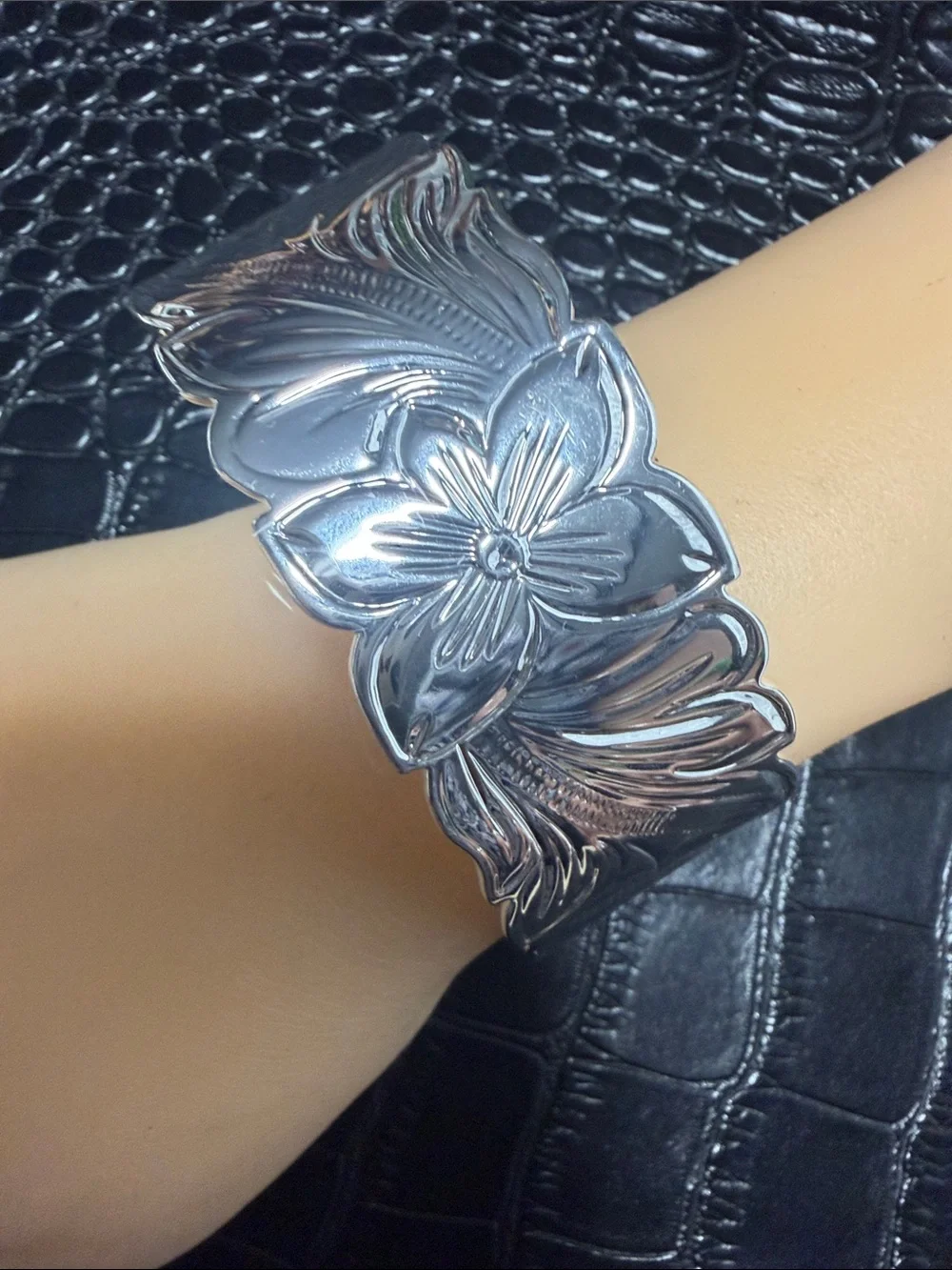 Hawaiian High Quality Silver Filled Plumeria Bangle